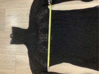 Jersey calado cuello alto negro