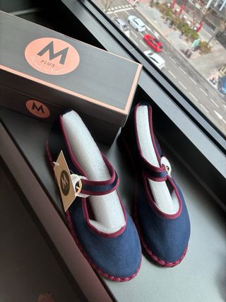 Manoletinas ante azul marino T.36