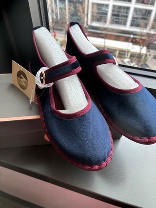 Manoletinas ante azul marino T.36