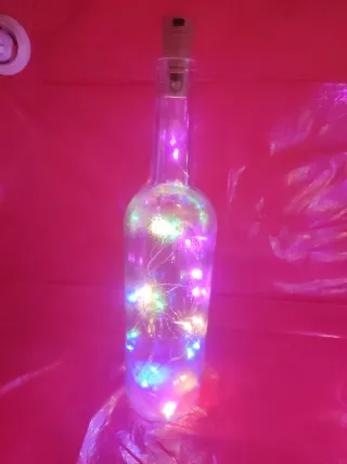 BONITA BOTELLA CON LUCES LED, INTERRUPTOR EN TAPÓN