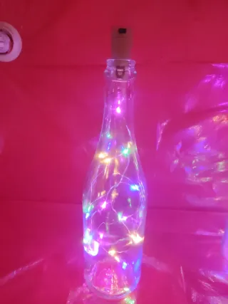 BONITA BOTELLA CON LUCES LED, INTERRUPTOR EN TAPÓN