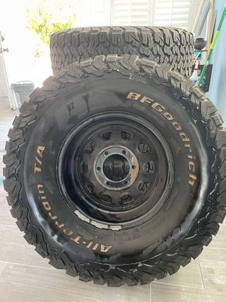 5 Neumáticos 33” 12.50 R20 + Llantas USA