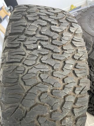 5 Neumáticos 33” 12.50 R20 + Llantas USA