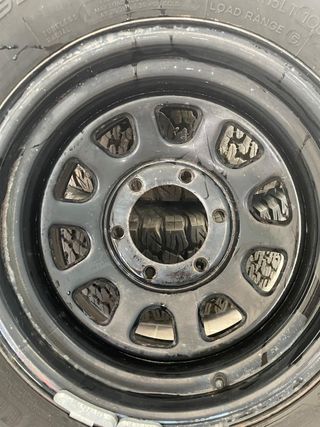 5 Neumáticos 33” 12.50 R20 + Llantas USA