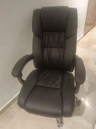 Poltrona da ufficio con poggiapiedi