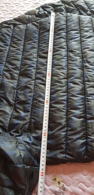 Cazadora acolchada militar Primark azul y negro