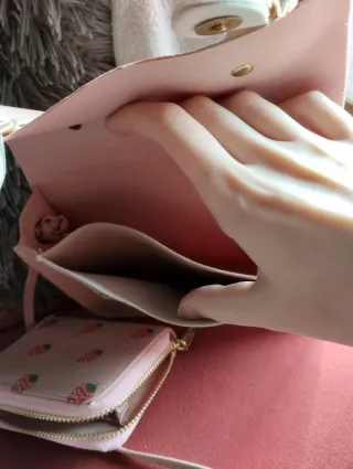 Conjunto Bolso y Cartera Fresa Kawaii