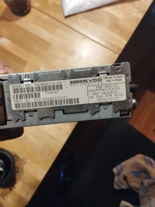 Radio de Coche con Altavoces marca JVC