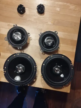 Radio de Coche con Altavoces marca JVC