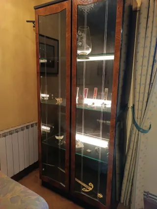 Mueble Tocadiscos, soporte de altavoces y Vitrina