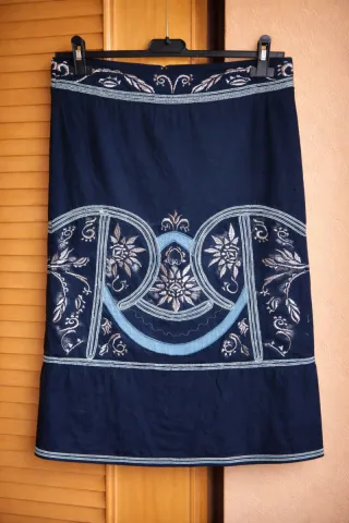Falda bordada negra vestir