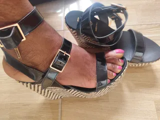 Sandalias Liu Jo cuña negras y multicolor