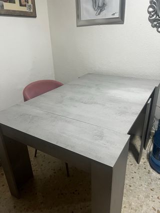 Mesa salón extensible gris y blanca poco uso.