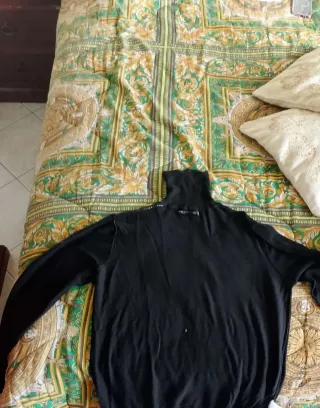 Maglia nera collo alto