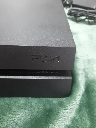 Consola PS4 Negra + 2 Mandos + Base Carga