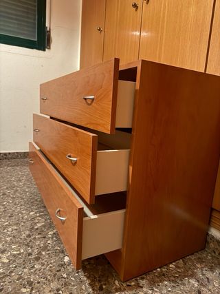 Cómoda de madera con 3 cajones