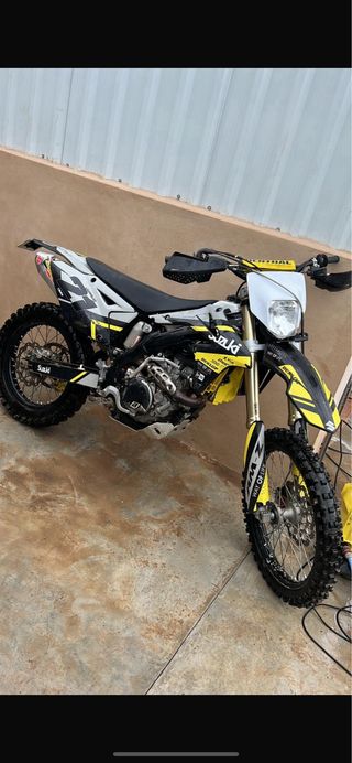 Suzuki RMZ 450 matriculada