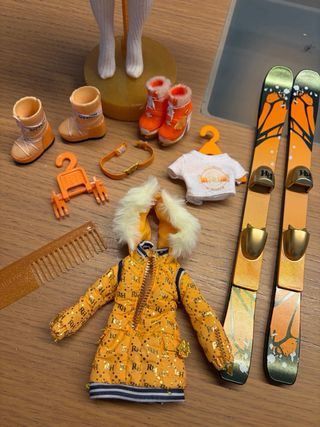 Poppy Rainbow High Muñeca esquiadora