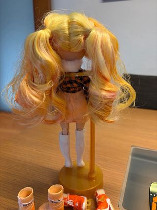 Poppy Rainbow High Muñeca esquiadora