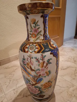 Jarrón de porcelana multicolor con aves