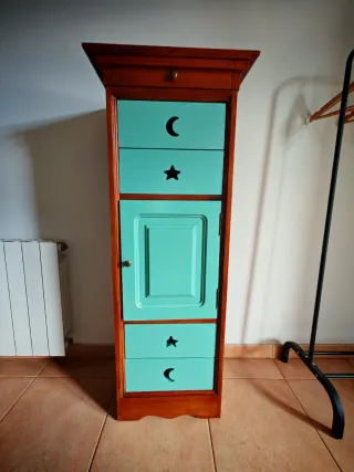 Conjunto de cajonera y dos mesillas de noche