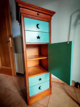 Conjunto de cajonera y dos mesillas de noche