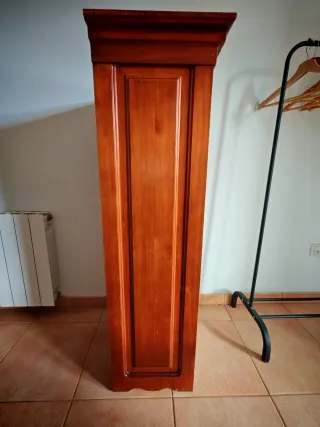 Conjunto de cajonera y dos mesillas de noche