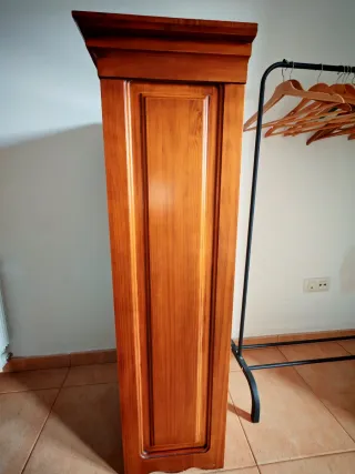 Conjunto de cajonera y dos mesillas de noche