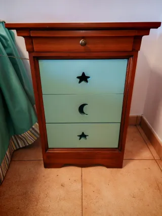 Conjunto de cajonera y dos mesillas de noche