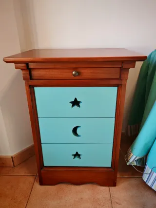 Conjunto de cajonera y dos mesillas de noche