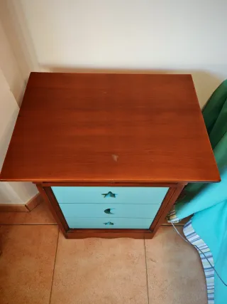 Conjunto de cajonera y dos mesillas de noche