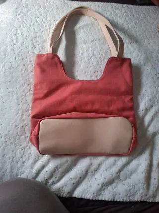 Bolso tipo saco con compartimentos