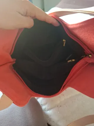 Bolso tipo saco con compartimentos
