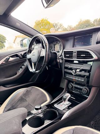 Infiniti Q30 S sport 2016