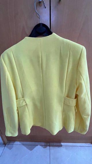 Americana Stradivarius amarilla