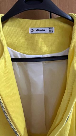 Americana Stradivarius amarilla