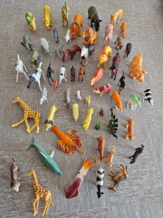 Mochila con 55 animales