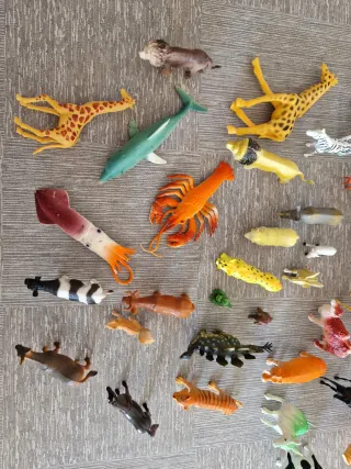 Mochila con 55 animales