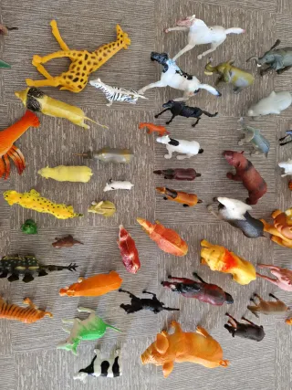 Mochila con 55 animales