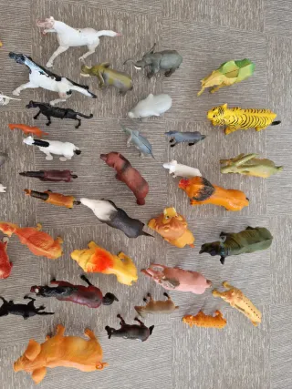 Mochila con 55 animales