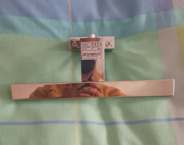 Aplique de baño metal y plástico