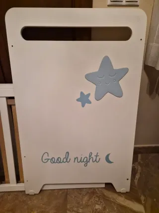 Cuna con estrellas azules de micuna y colchón