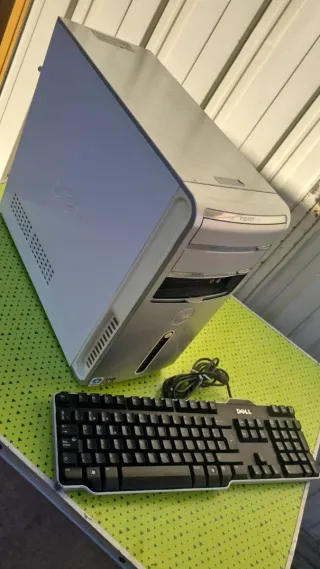 Torre Dell Inspiron S3 con teclado
