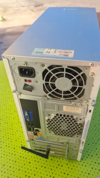 Torre Dell Inspiron S3 con teclado