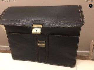 Cartera de piel negra