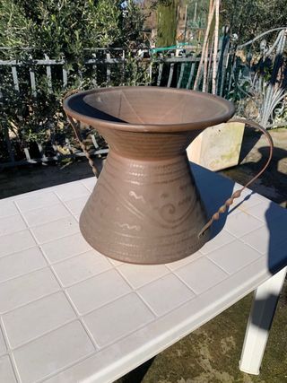 Grande conca antica in rame decorata