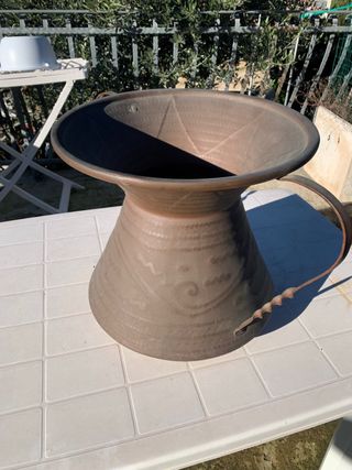 Grande conca antica in rame decorata