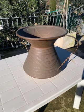 Grande conca antica in rame decorata