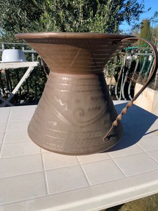 Grande conca antica in rame decorata
