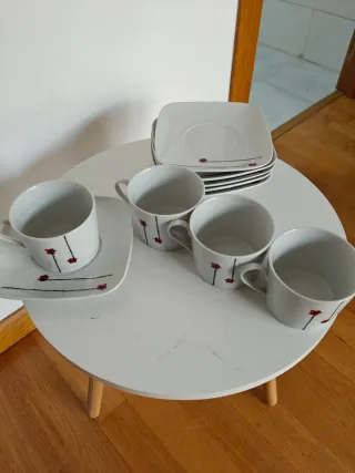 Juego 4 tazas con plato de porcelana